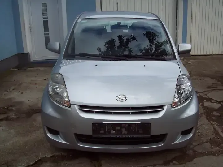 Daihatsu Sirion 2012 photo 2