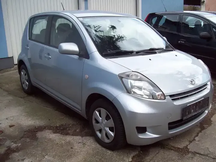 Daihatsu Sirion 2012 photo 3