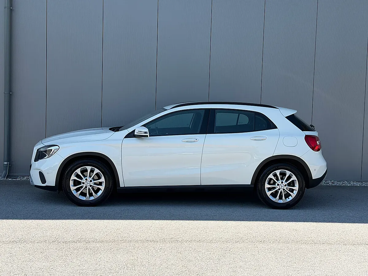 Mercedes-Benz Gla Class 2017 photo 2