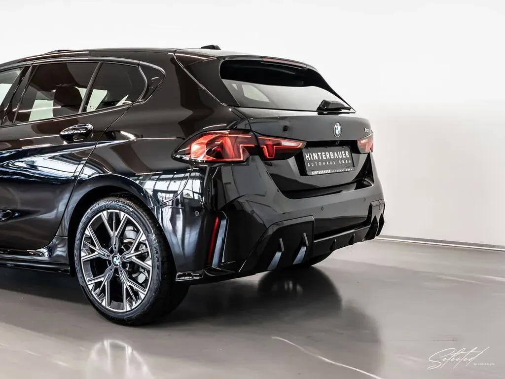 BMW 1 Series 2026 photo 3