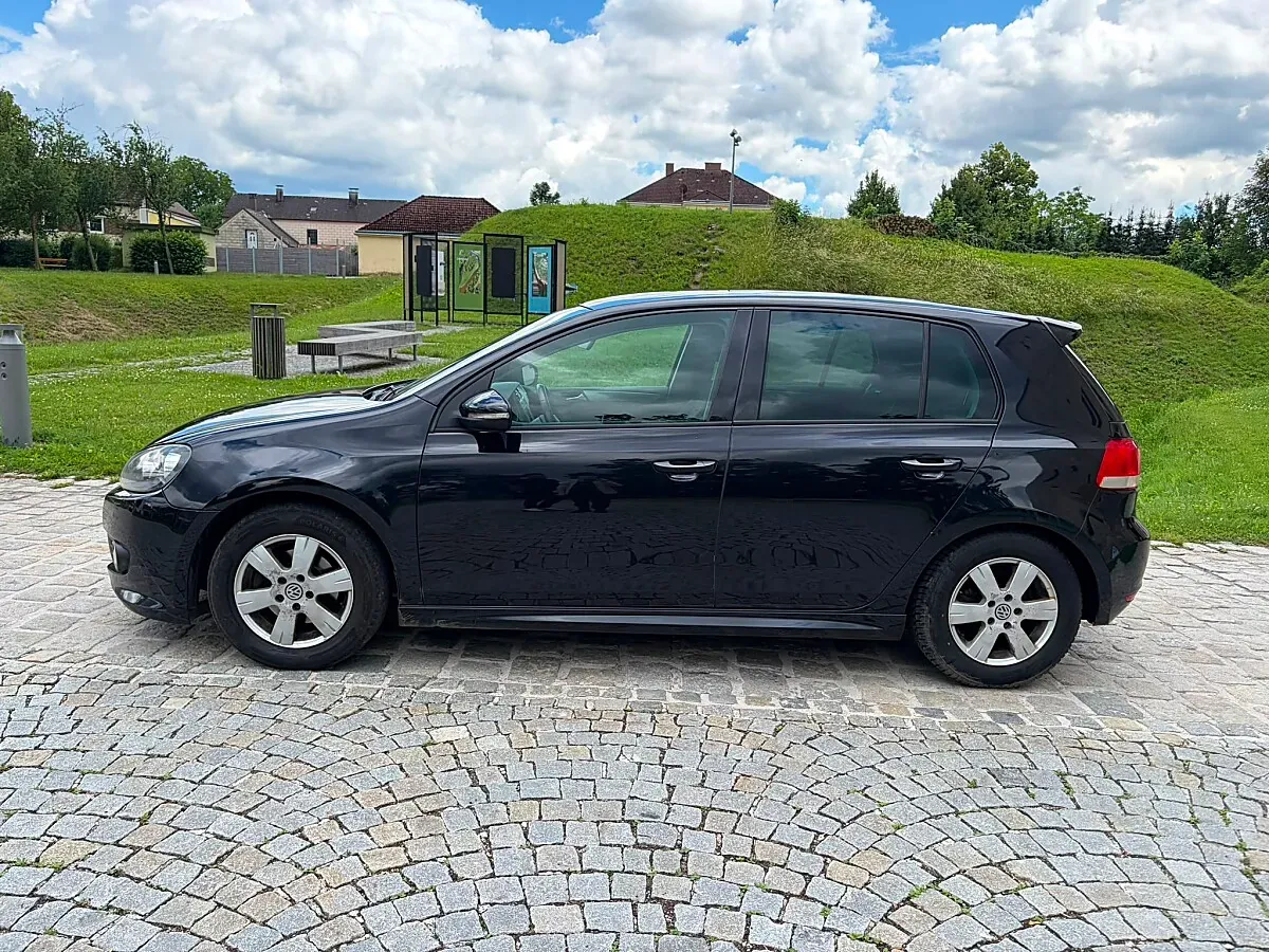 Volkswagen Golf 2010 photo 3