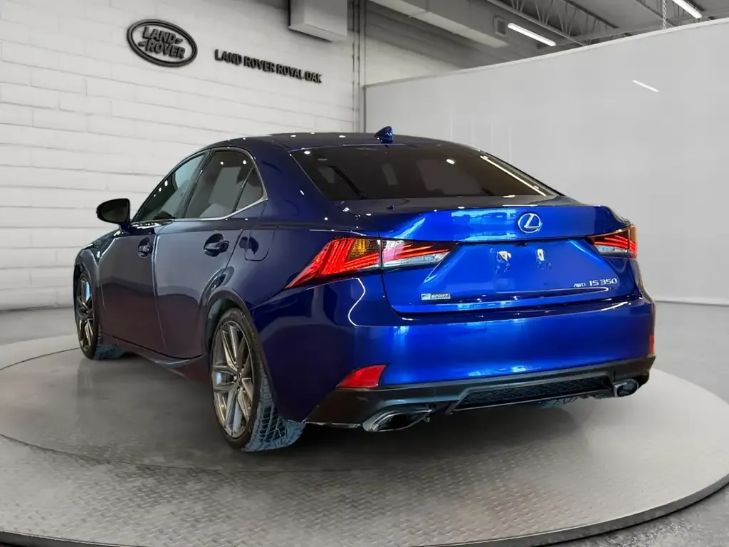 Lexus Is 350 2017 photo 3