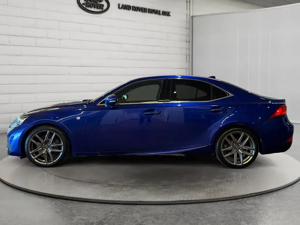Lexus Is 350 2017 photo 2