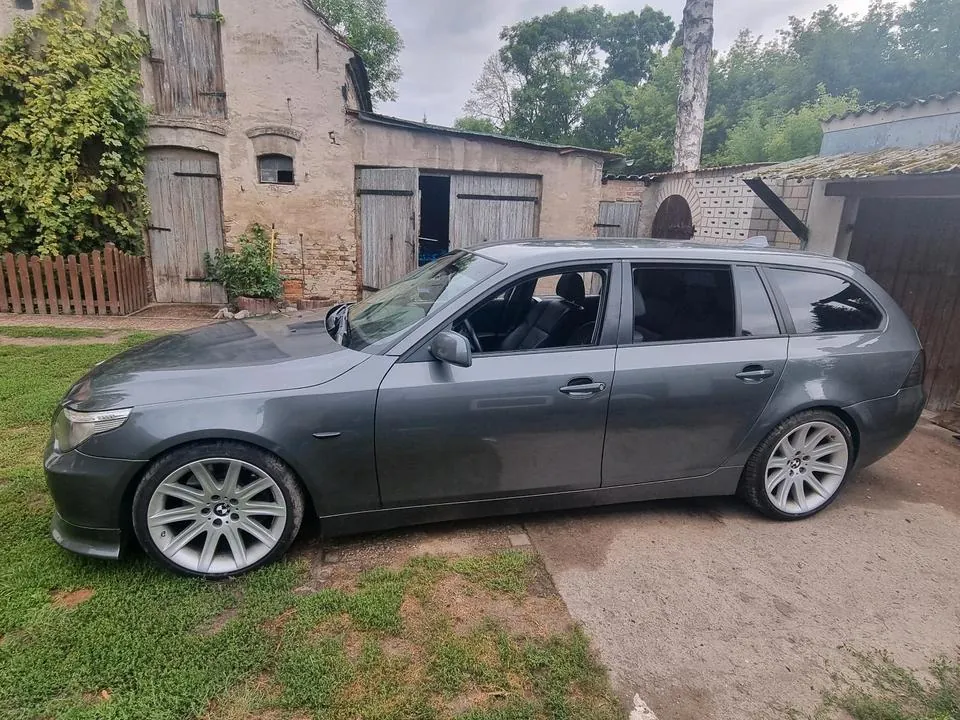 BMW E61 545I