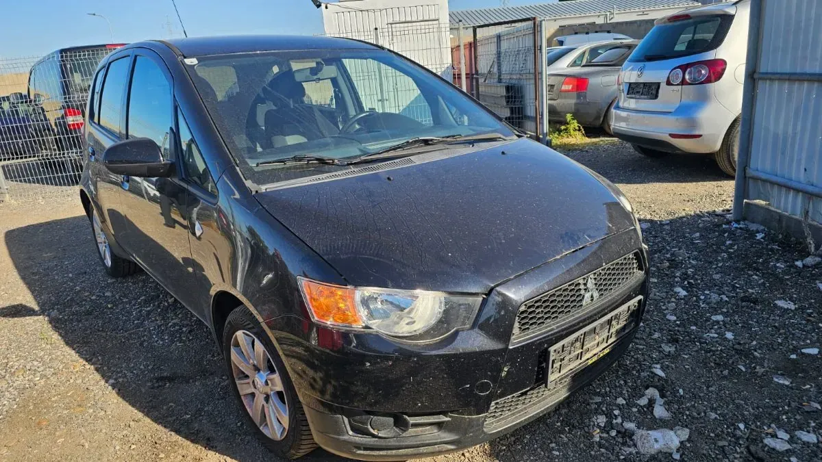 Mitsubishi Colt 2011 photo 3