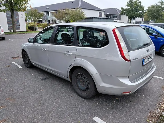 Ford Focus 2010 photo 3