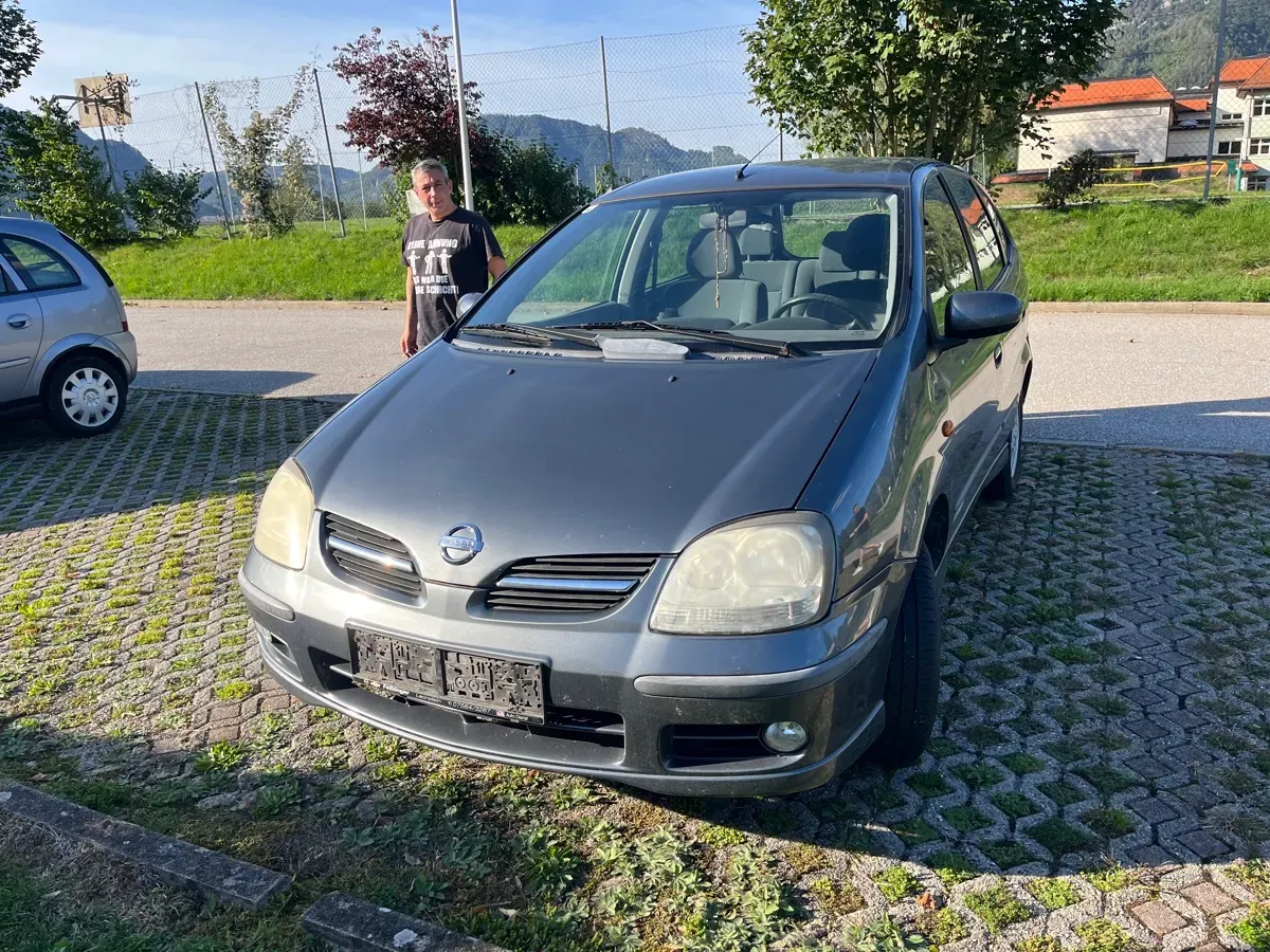 Nissan Almera 2005 photo 2