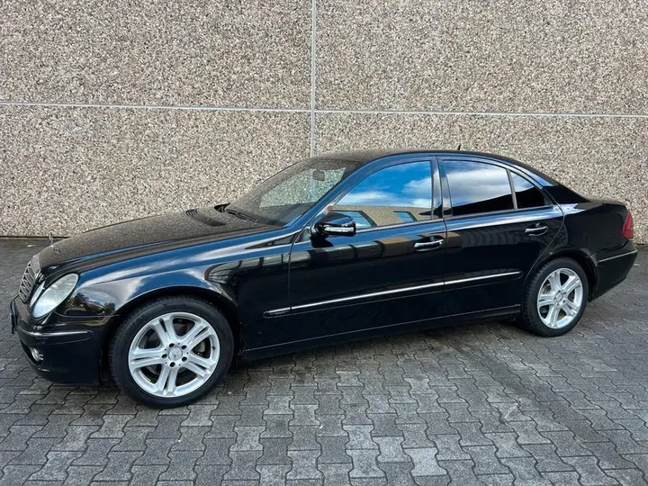 Mercedes-Benz W211