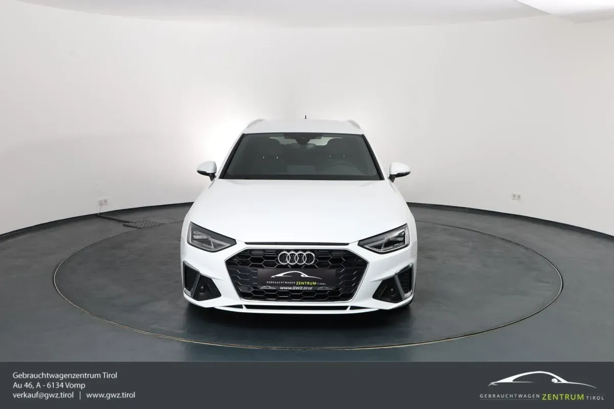 Audi A4 2022 photo 2
