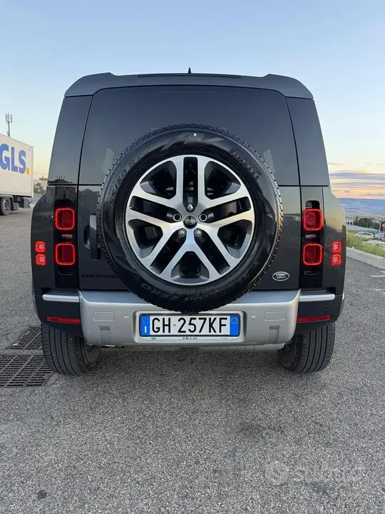 Land Rover Defender 110 2022 photo 4