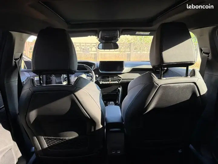 Peugeot 2008 photo 2