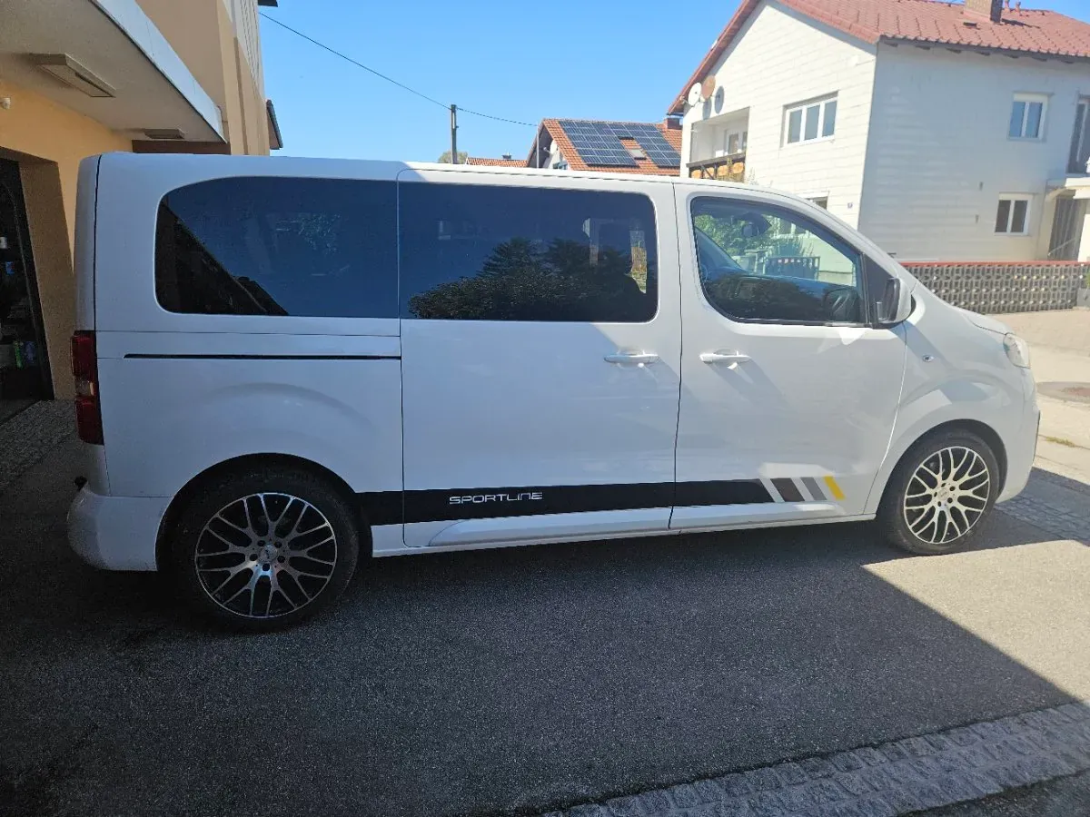 Opel Zafira 2021 photo 3