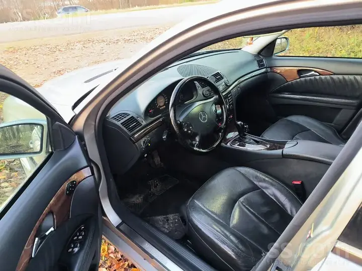 Mercedes-Benz E280 2004 photo 5