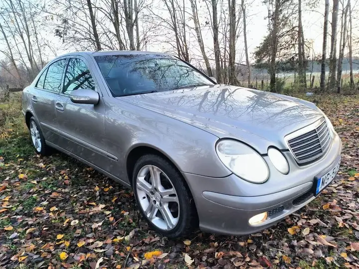 Mercedes-Benz E280 2004 photo 2
