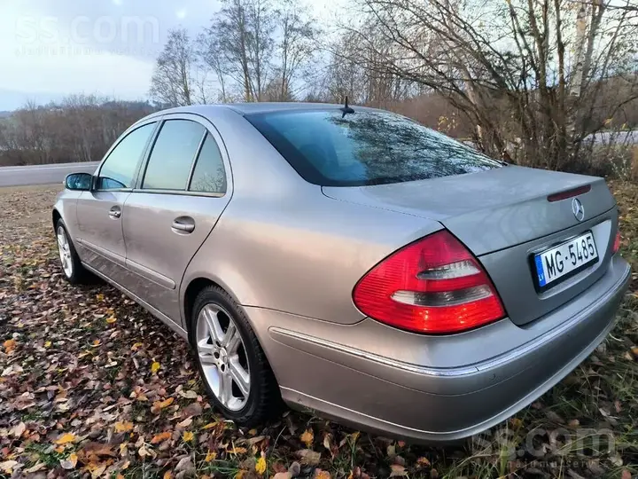 Mercedes-Benz E280 2004 photo 3