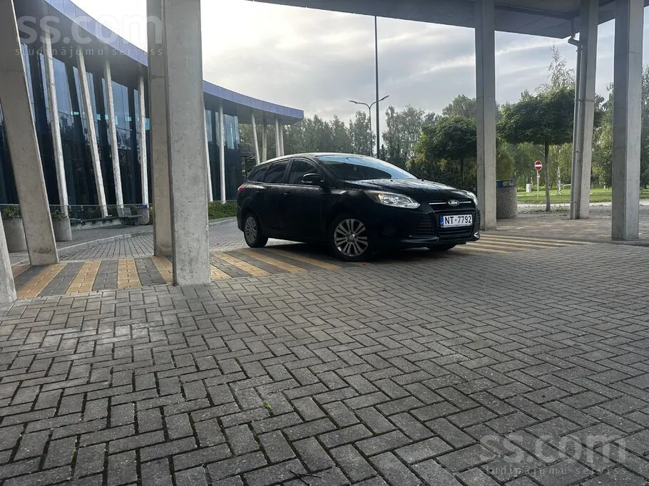 Ford Focus 2014 photo 2