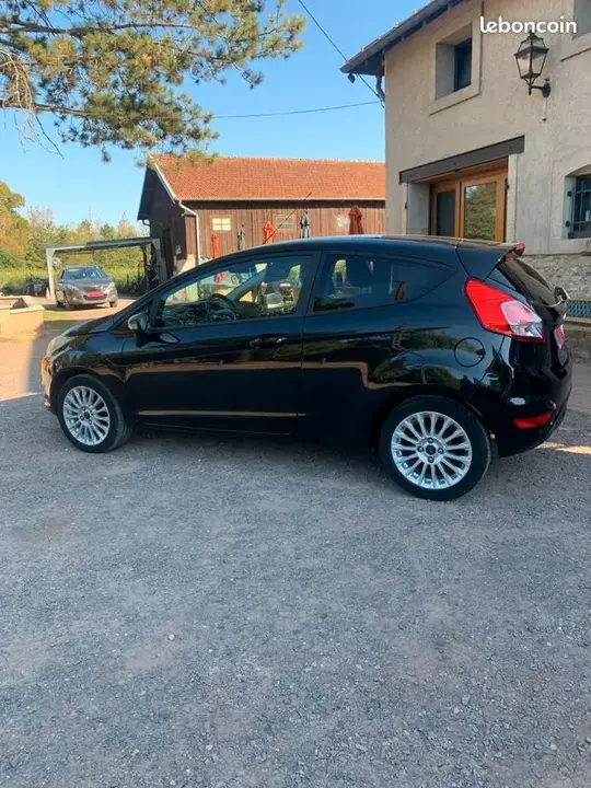 Ford Fiesta 2015 photo 3
