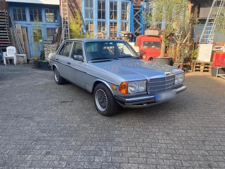 Mercedes-Benz W123