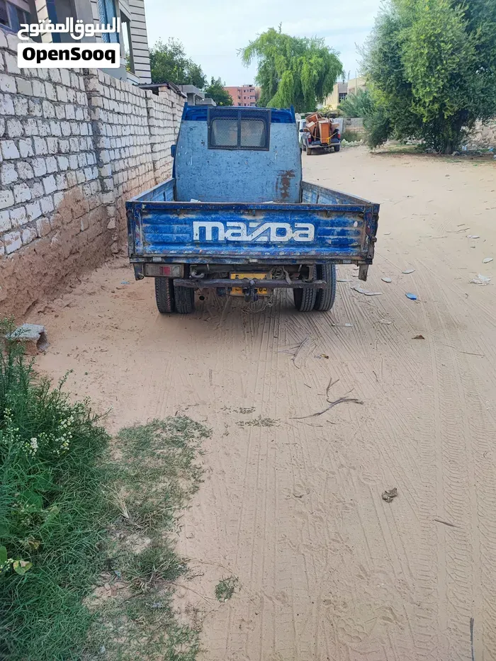 Mazda 2 1999 photo 2