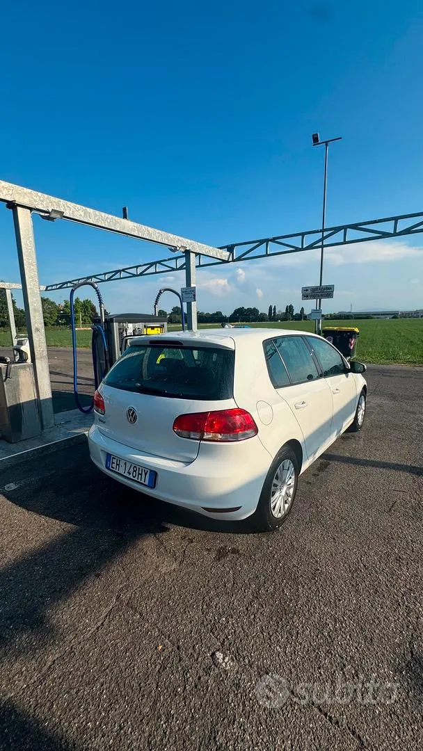 Volkswagen Golf 2011 photo 2