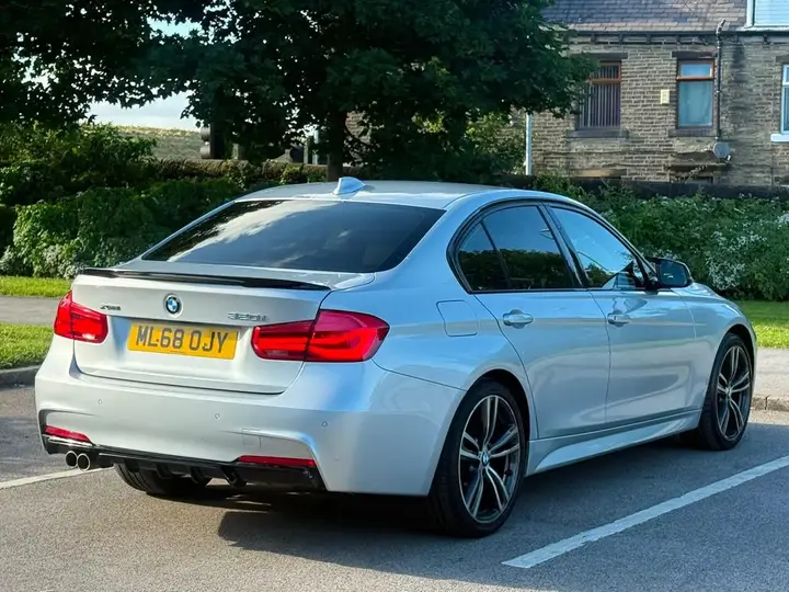 BMW 3 Series 2018 photo 4