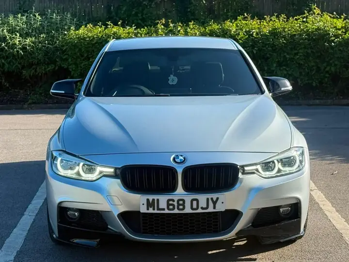BMW 3 Series 2018 photo 2