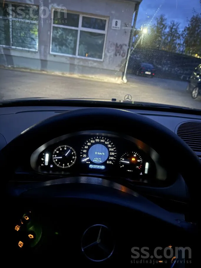 Mercedes-Benz E-Class 2003 photo 4
