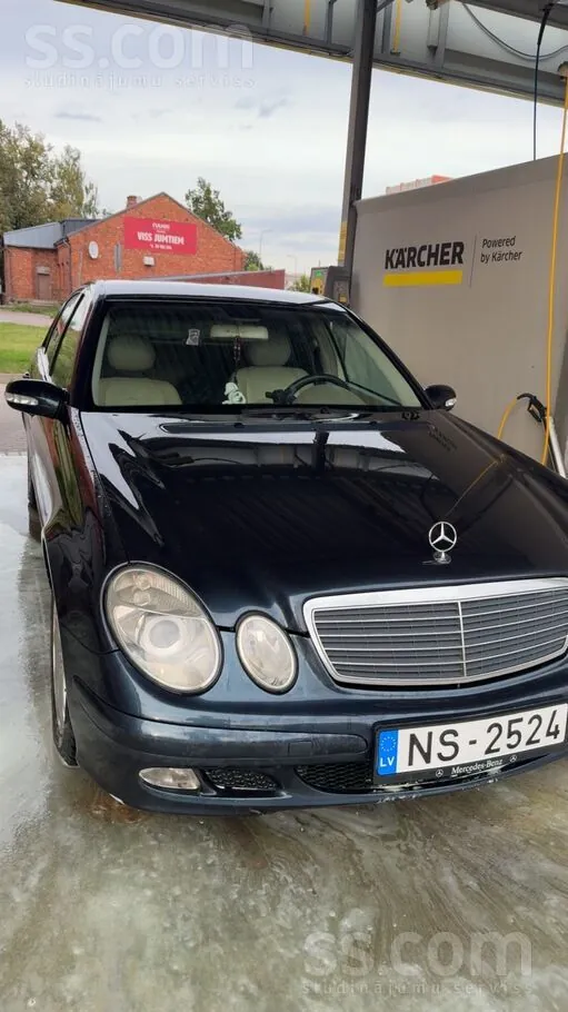 Mercedes-Benz E-Class 2003 photo 2