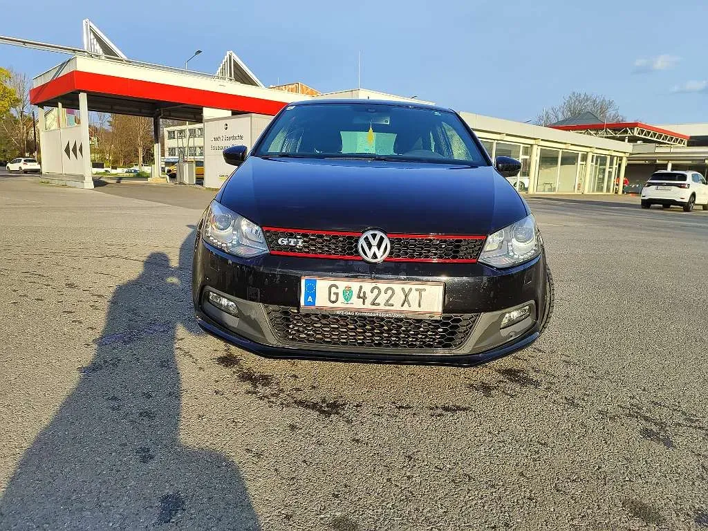 Volkswagen Polo 2011 photo 2