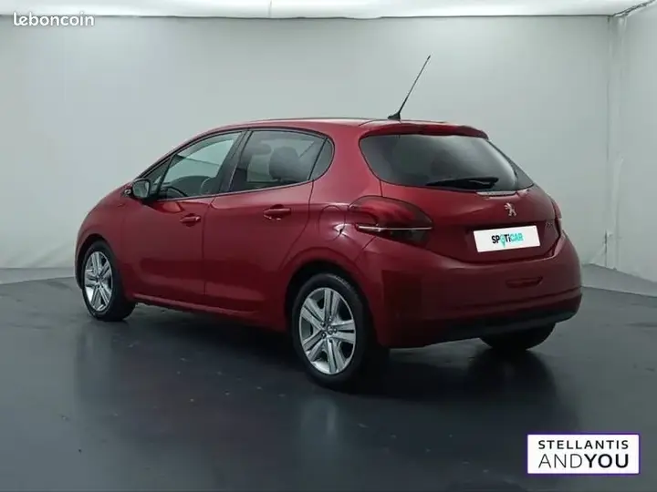 Peugeot 208 2018 photo 3