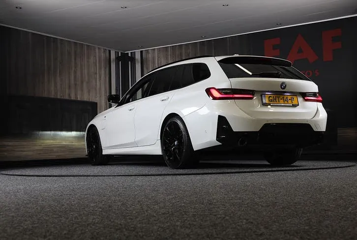 BMW 3 Series 2022 photo 3