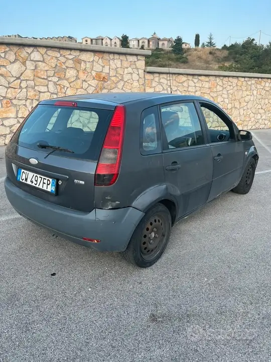 Ford Fiesta 2005 photo 2