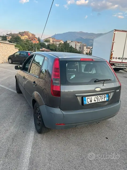 Ford Fiesta 2005 photo 4