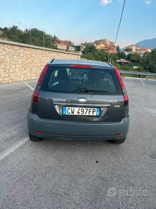 Ford Fiesta 2005 photo 3