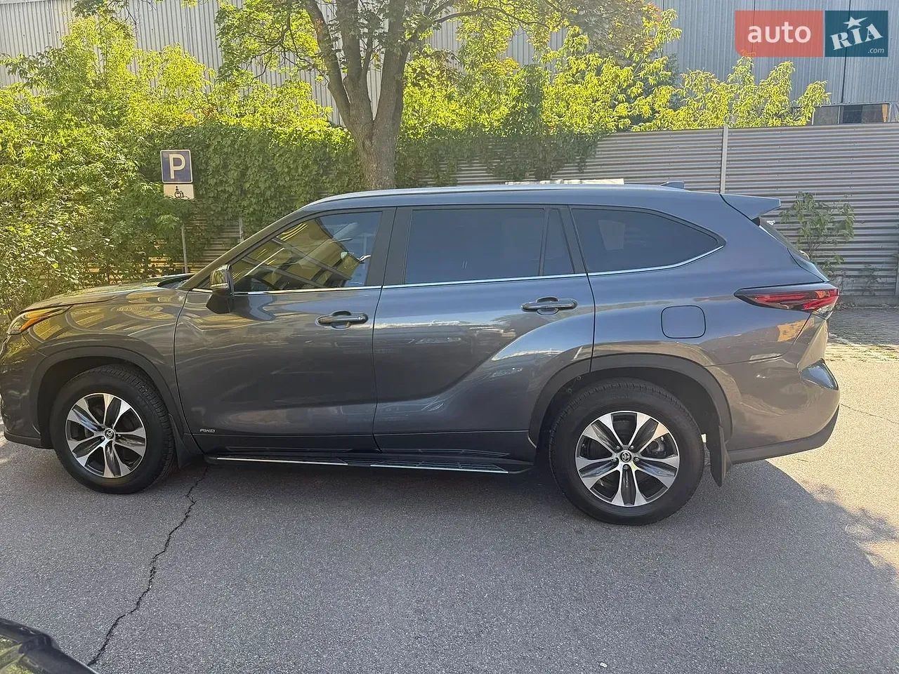Toyota Highlander 2024 photo 3