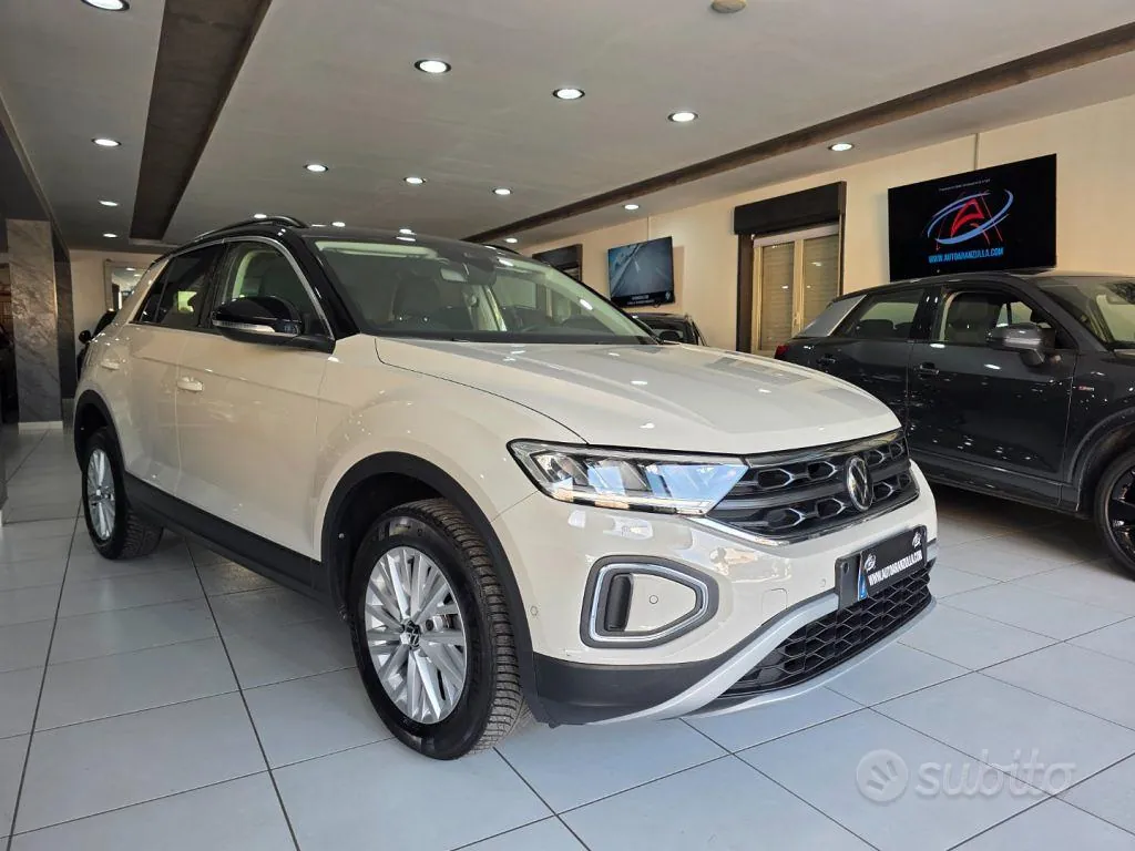 Volkswagen T-Roc 2023 photo 3