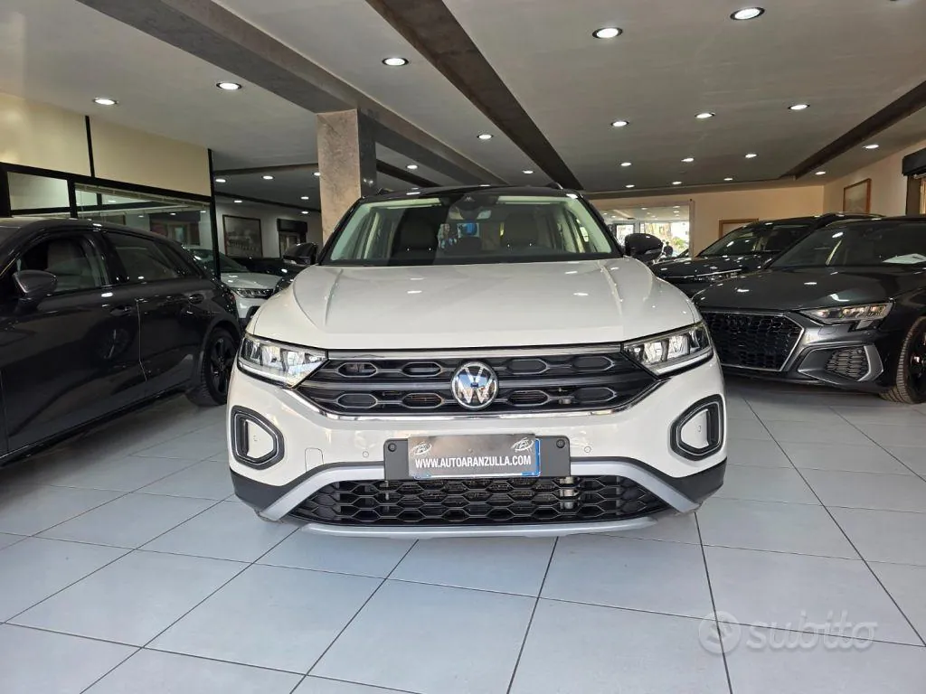 Volkswagen T-Roc 2023 photo 2