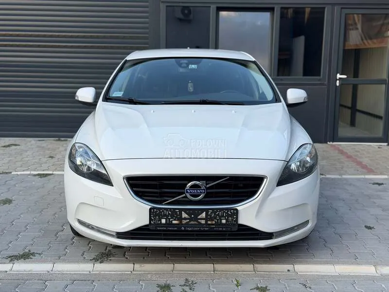 Volvo V40 2012 photo 2