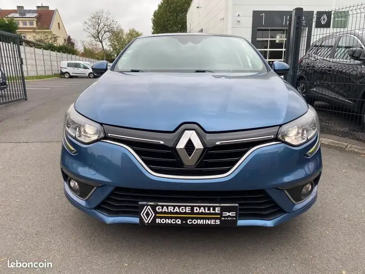 Renault Megane 2018 photo 2