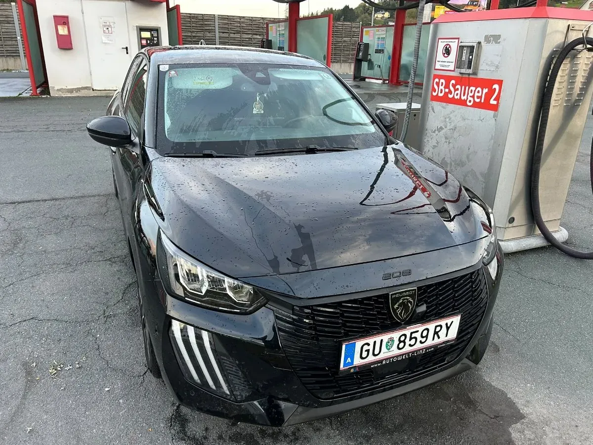 Peugeot 208 2024 photo 2