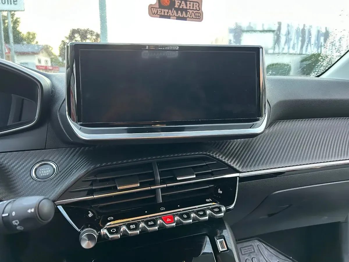 Peugeot 208 2024 photo 3