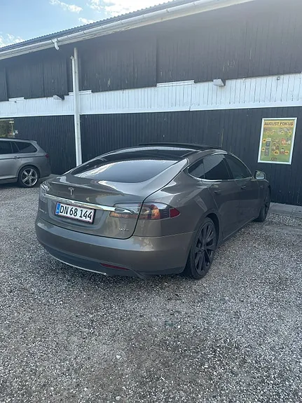 Tesla Model S 2015 photo 3