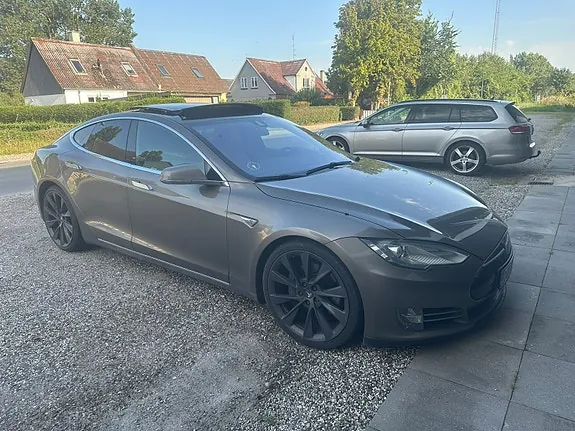 Tesla Model S 2015 photo 2