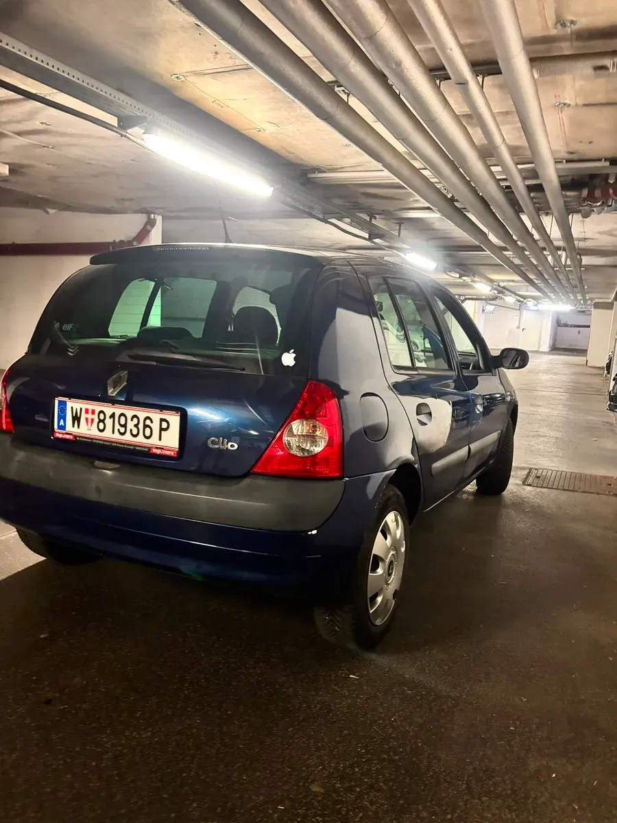 Renault Clio 2004 photo 2