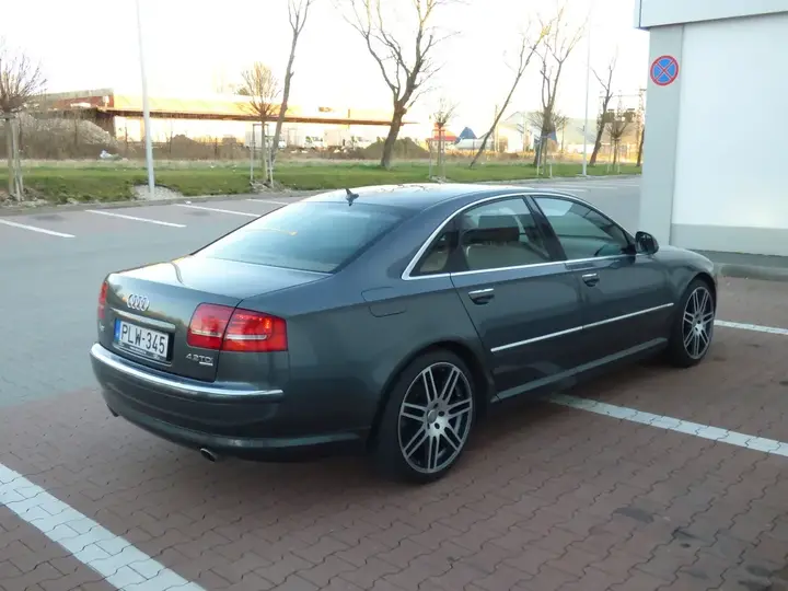 Audi A8 2008 photo 3