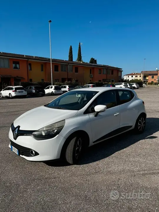 Renault Clio 2012 photo 2