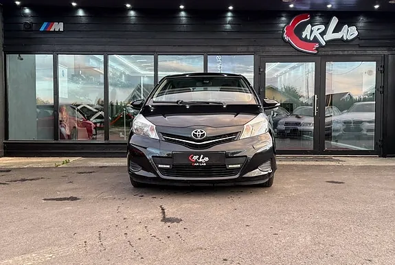 Toyota Yaris 2011 photo 2