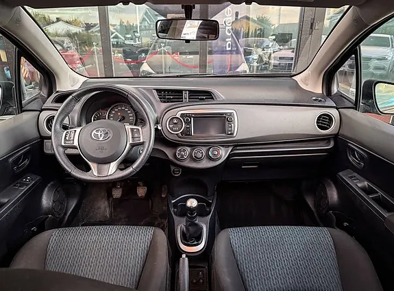 Toyota Yaris 2011 photo 5