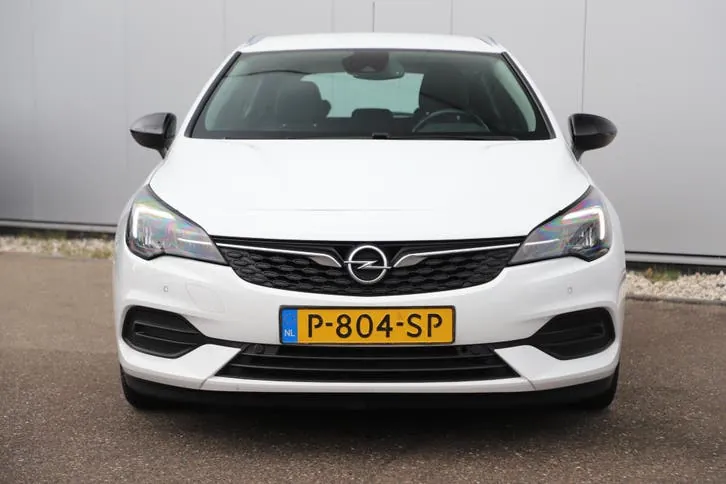 Opel Astra 2022 photo 2