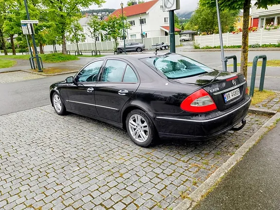 Mercedes-Benz E220 D 2007 photo 3
